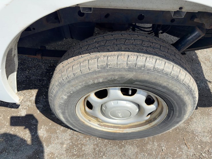 2016-ford-f150-xl-image-10