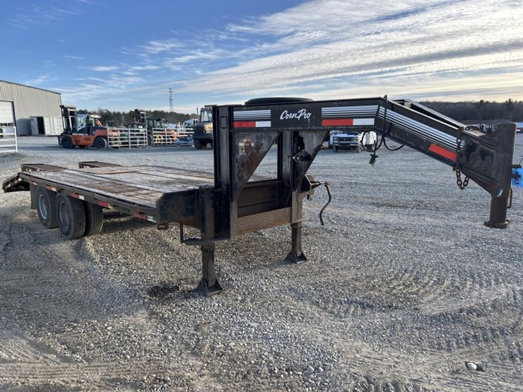 2016-massey-ferguson-8-image-6