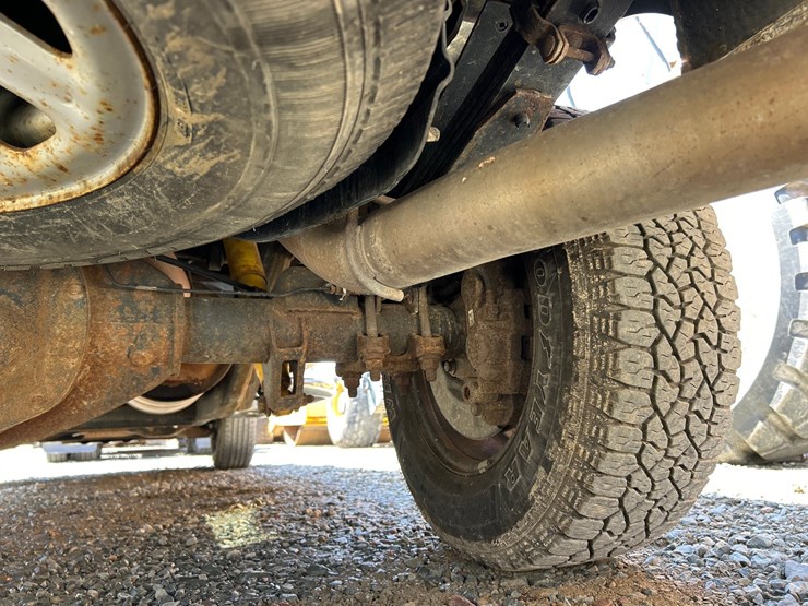 2018-chevrolet-3500-image-37