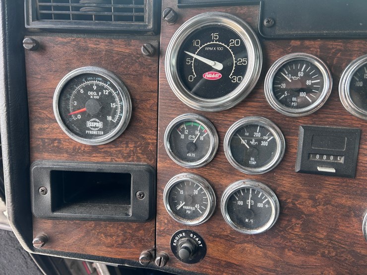 1998-peterbilt-379-image-57