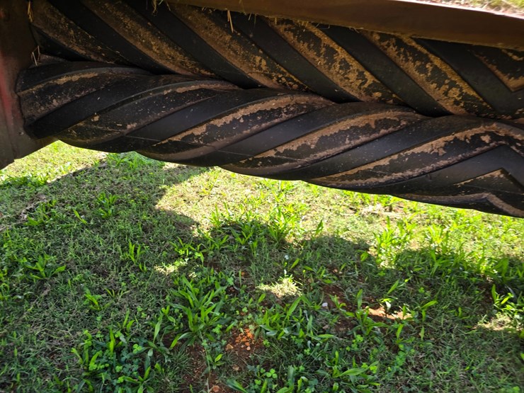 2022-new-holland-210-image-47