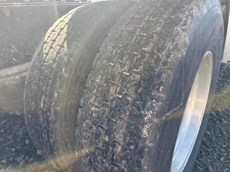 2013-peterbilt-365-image-86