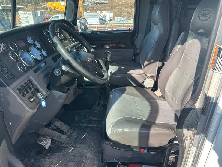 2013-peterbilt-365-image-34