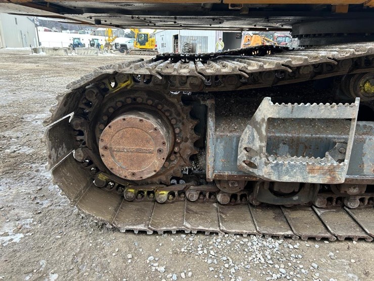 2016-liebherr-r946-lc-image-11