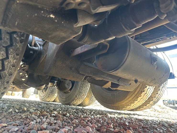 2014-massey-ferguson-8-image-57