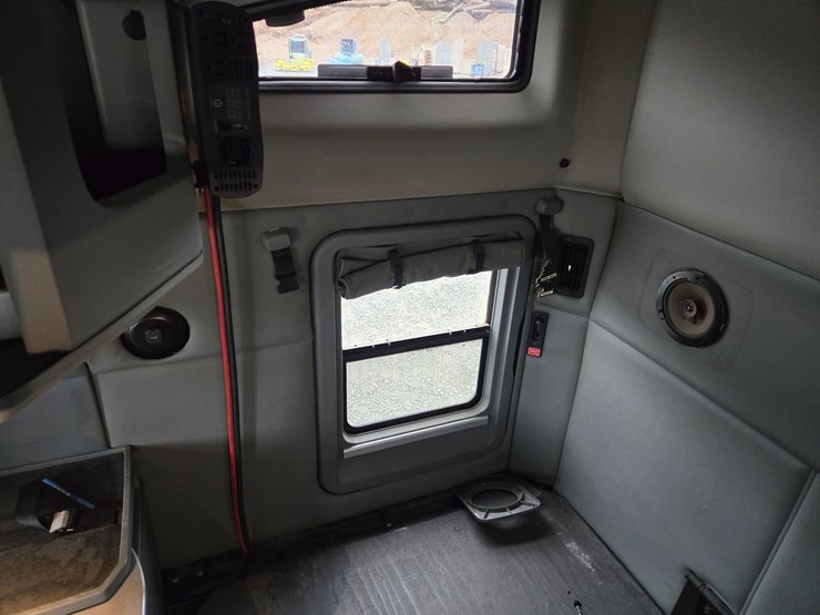 2017-kenworth-t680-image-88