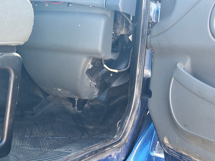 2006-international-7600-image-33