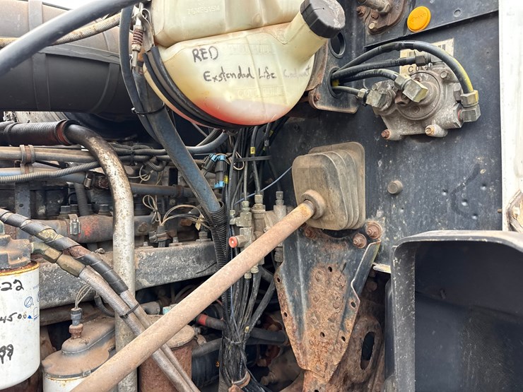 1996-mack-ch613-image-15