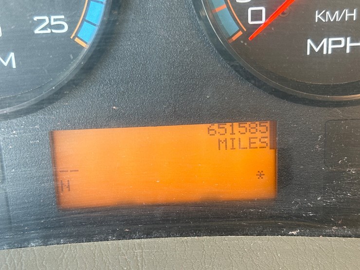 2012-international-7600-image-38