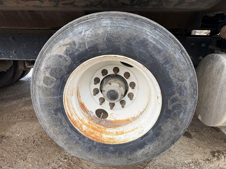 #1049-•-2005-mack-granite-tri-axle-dump-image-80