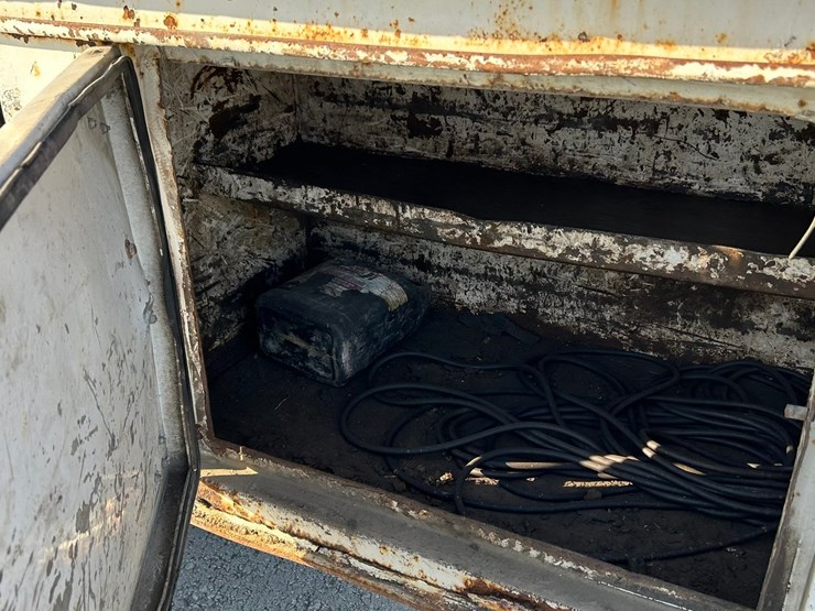 peterbilt-365-image-16