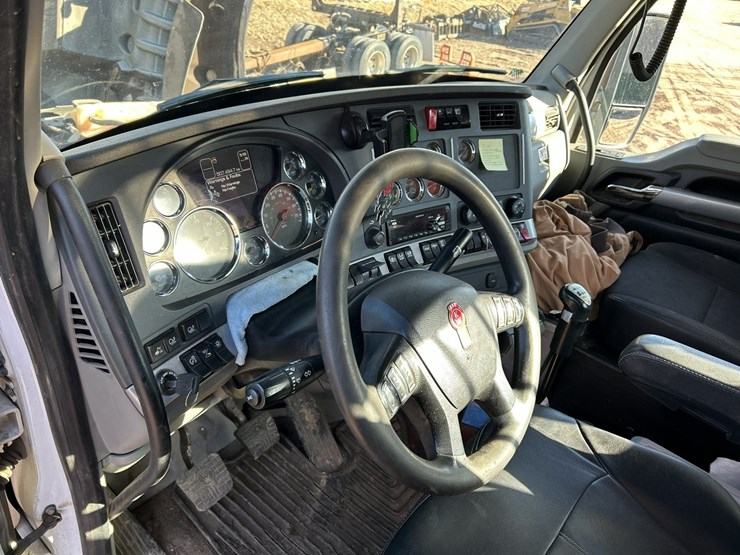 2020-kenworth-t880-image-59
