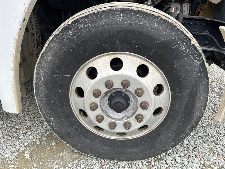 2017-massey-ferguson-8-image-81