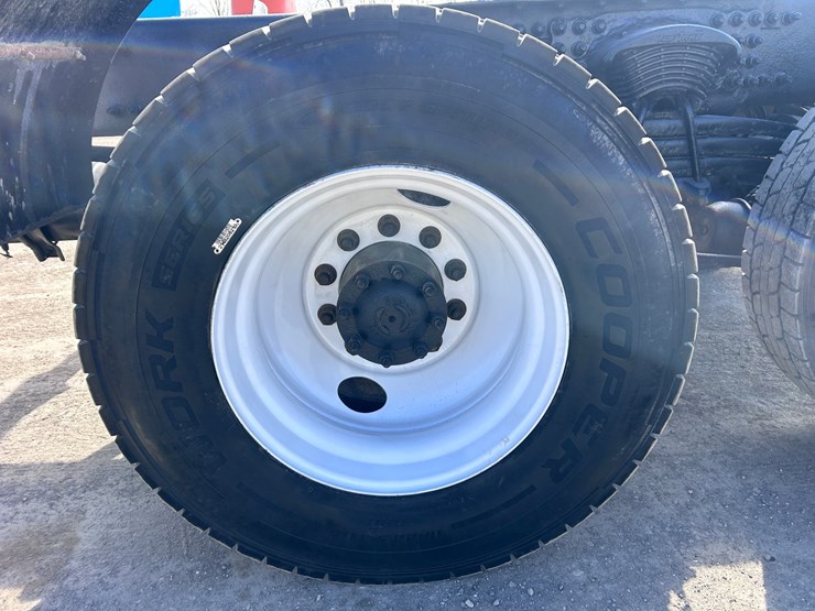 #1680-•-2003-freightliner-day-cab-truck-tractor-image-66