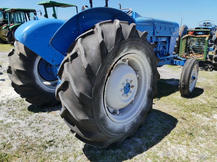 ford-tractor-image-3