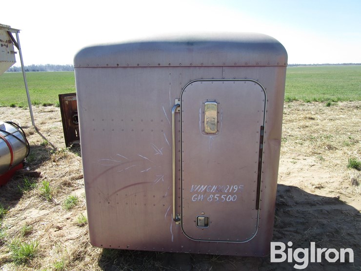 peterbilt-sleeper-image-4