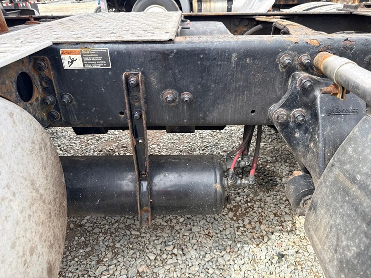 2018-freightliner-122sd-image-34