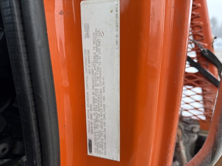 2016-massey-ferguson-8-image-55