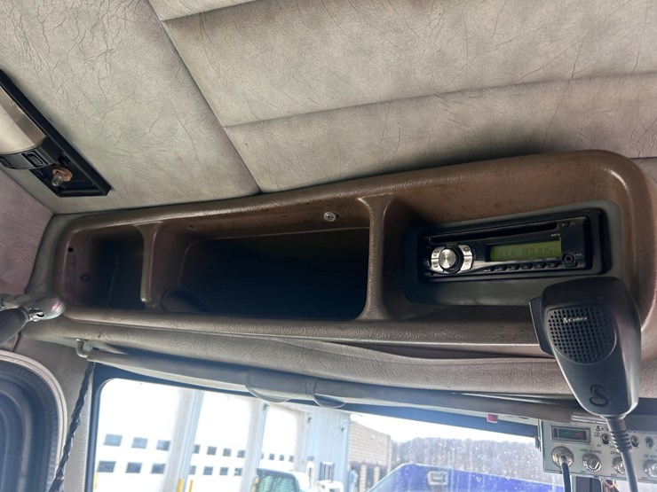 1999-peterbilt-379-image-61