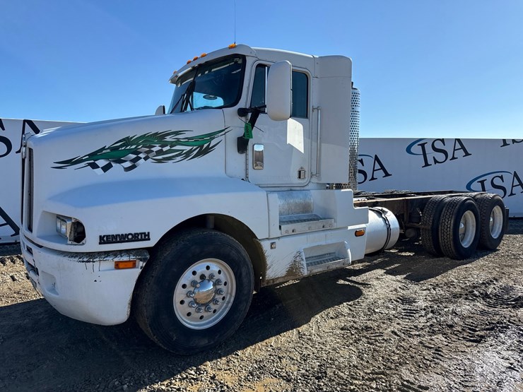 1994-massey-ferguson-8-image-1