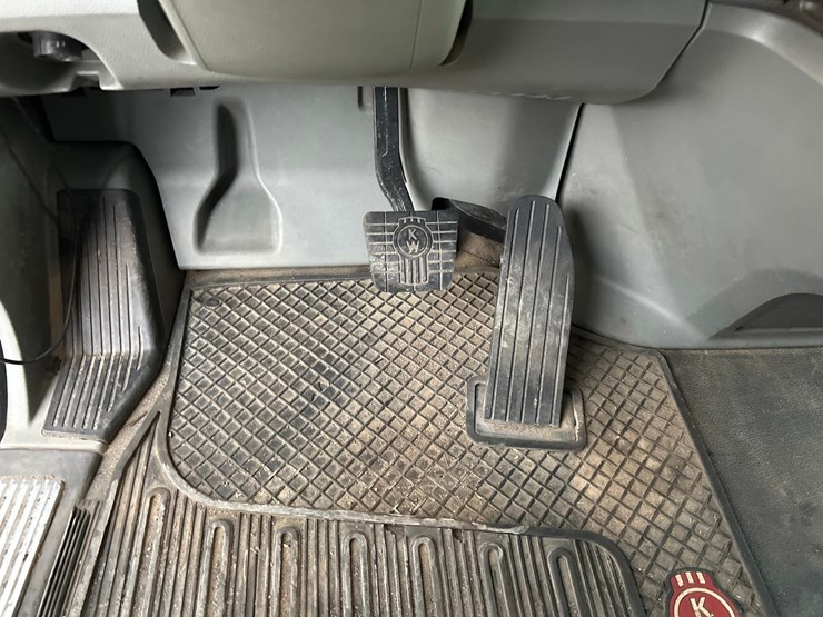 2016-kenworth-t680-image-63