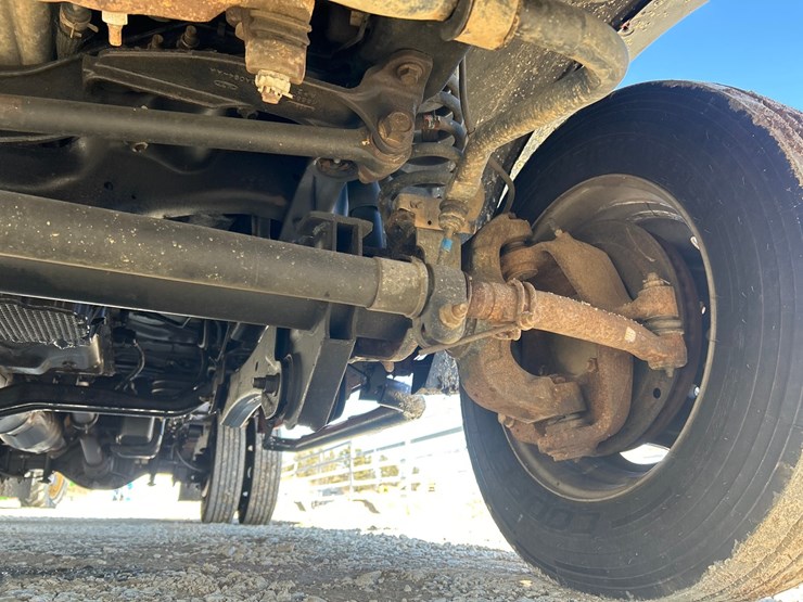 2011-ford-f550-image-43