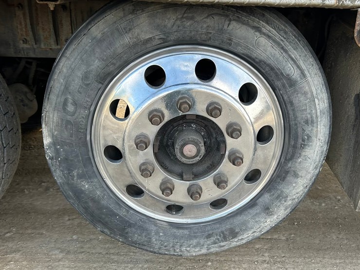 #2237-•-2006-mack-tri-axle-concrete-placement-truck-image-87