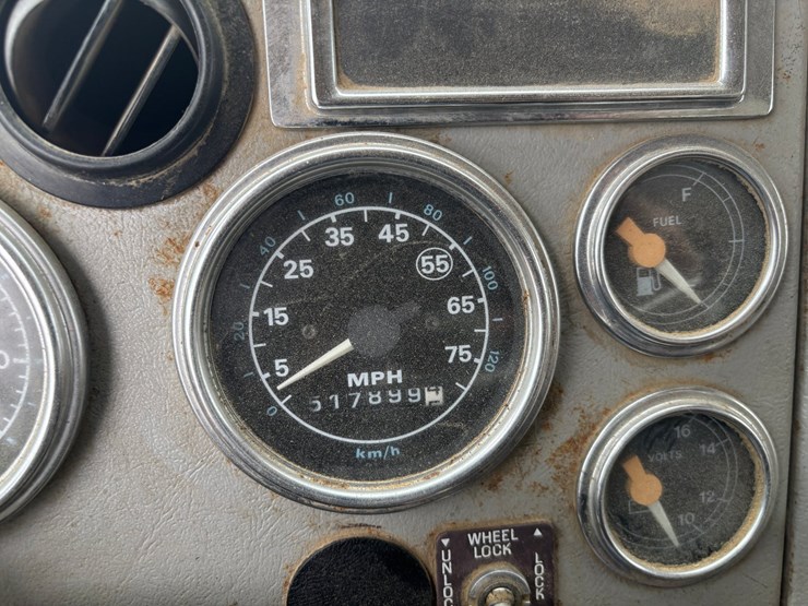 1997-ford-lt8000-image-45