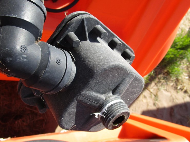 poly-liquid-totes-w/pumps-image-12