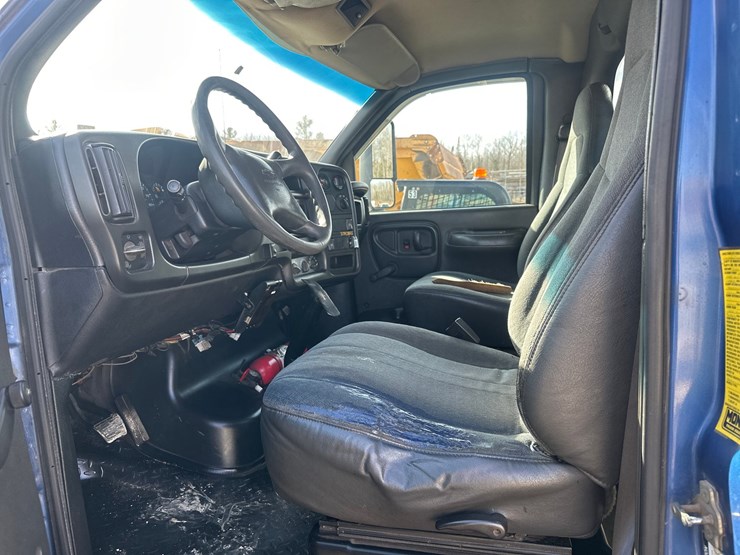 2005-massey-ferguson-8-image-28