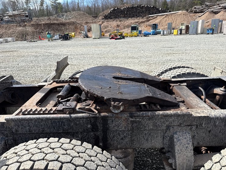 2004-peterbilt-378-image-19