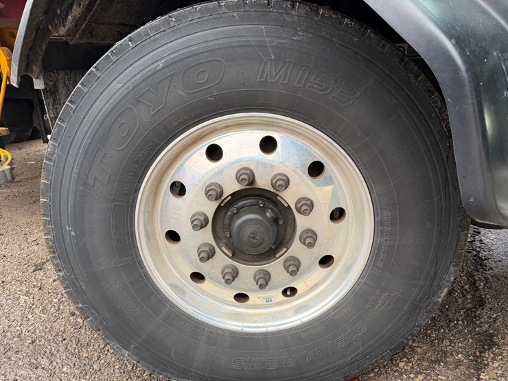 #1360-•-2019-peterbilt-pb520-side-load-garbage-truck-image-83