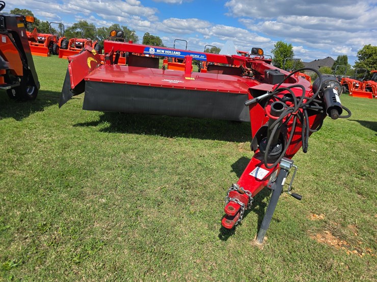 2022-new-holland-210-image-35