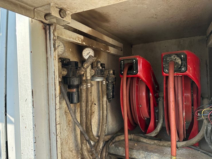 freightliner-fl70-image-25