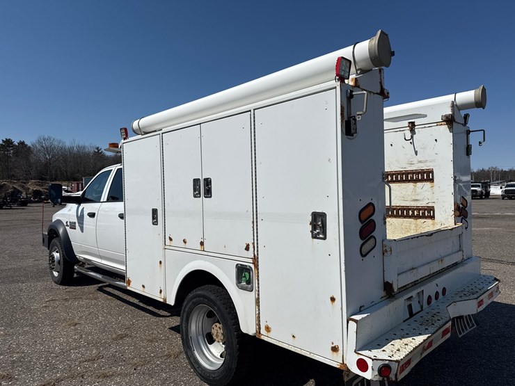 #1060-•-2015-ram-5500-heavy-duty-service-truck-image-3