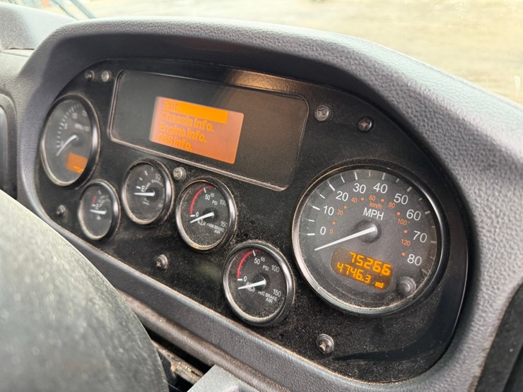 #1360-•-2019-peterbilt-pb520-side-load-garbage-truck-image-57