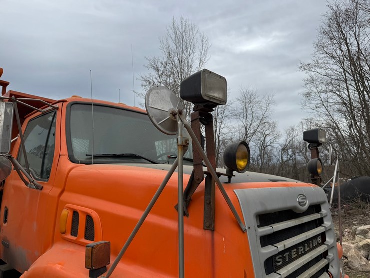 #2168-•-2001-sterling-4x2-snow-plow-truck-image-15