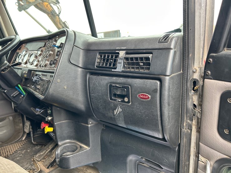 2005-peterbilt-357-image-70