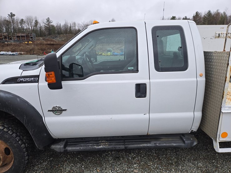 2011-ford-f550-image-15