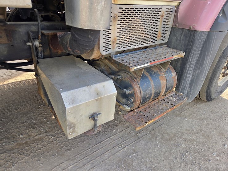 2012-international-7600-image-16