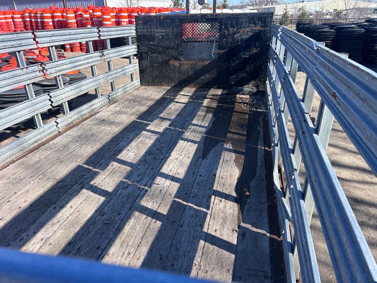 2012-isuzu-npr-image-29