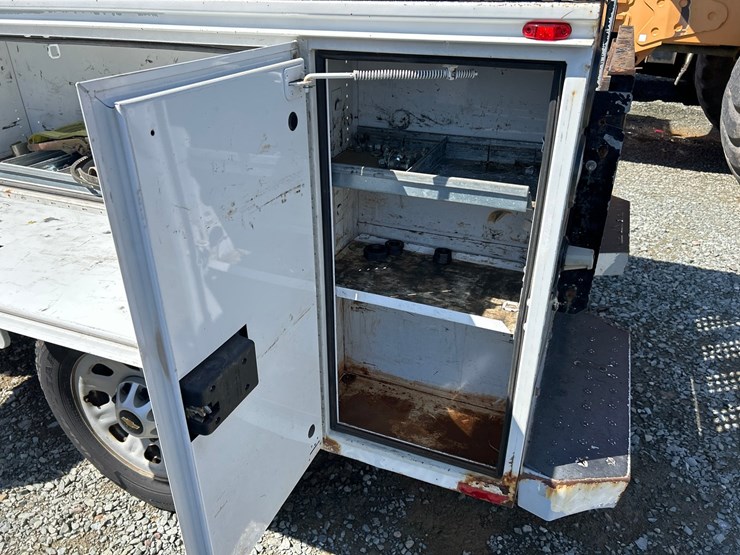 2018-chevrolet-3500-image-23