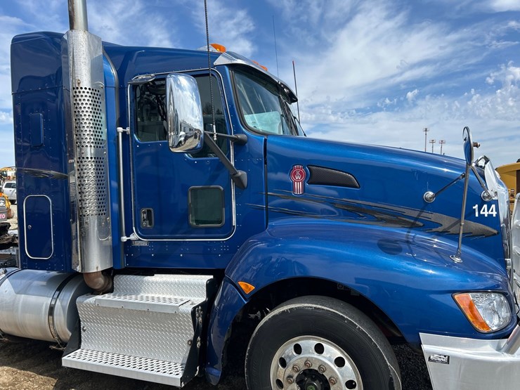 2017-kenworth-t660-image-11