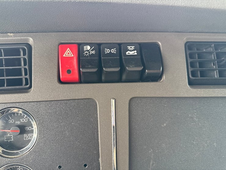 2019-kenworth-t680-image-65