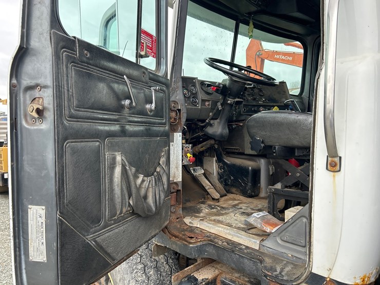 1999-mack-dm688s-image-63