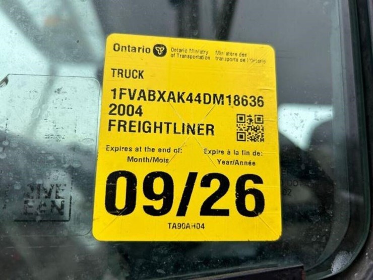2004-freightliner-fl80-image-8