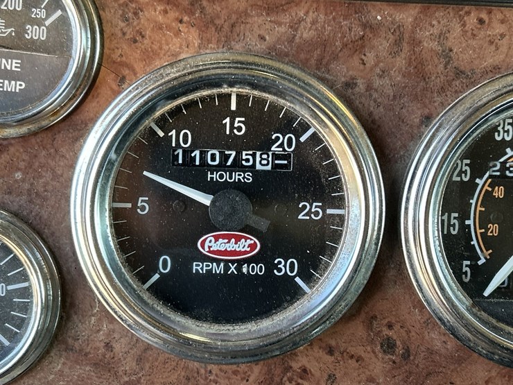 2005-peterbilt-379-image-81