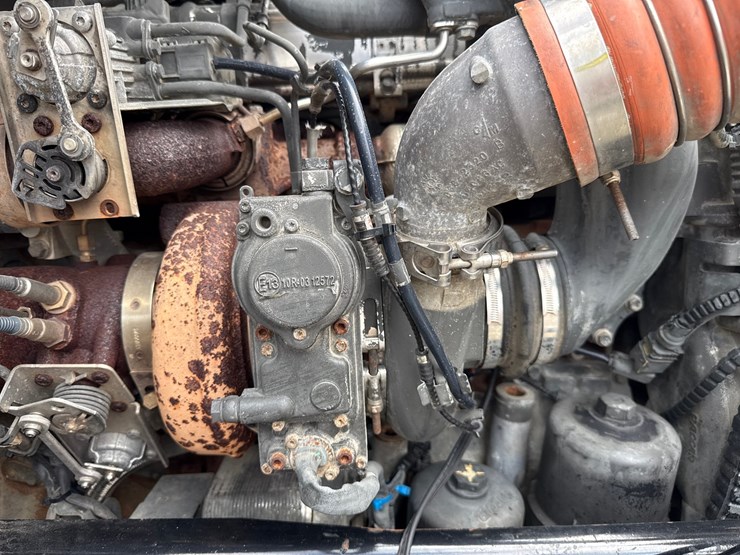 2016-massey-ferguson-8-image-23