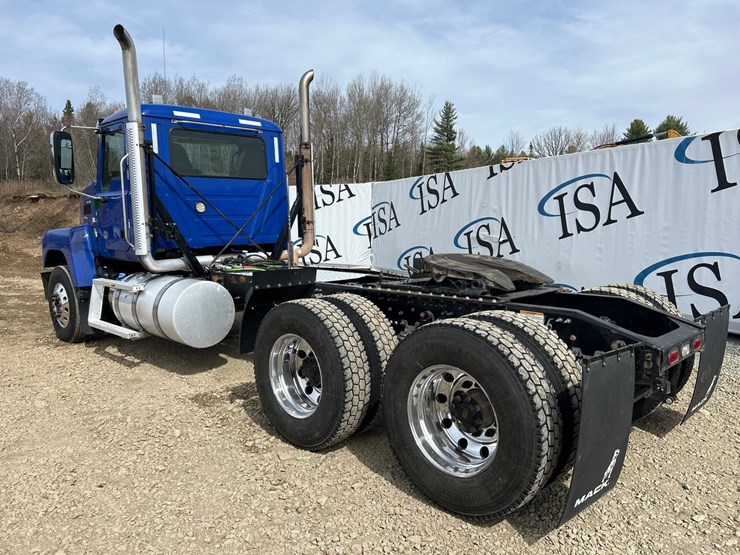 2019-massey-ferguson-8-image-3