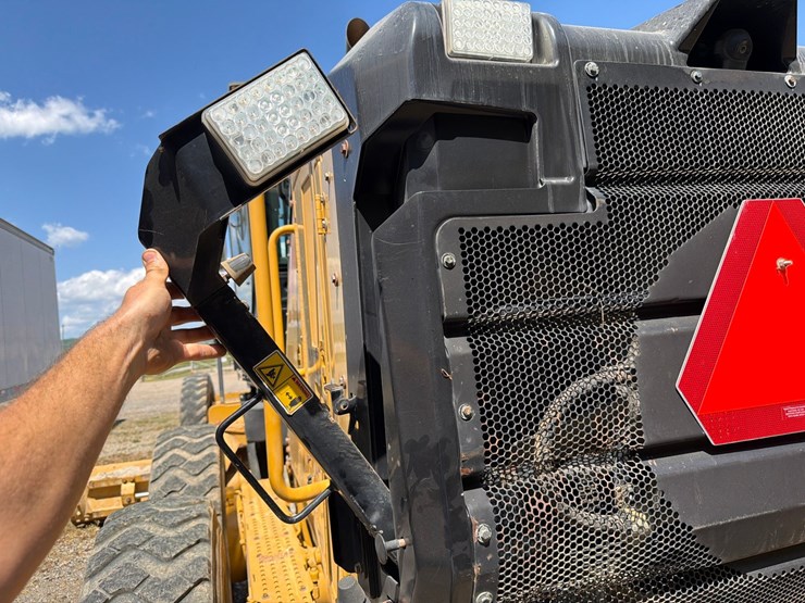 2018-caterpillar-12m3-image-73